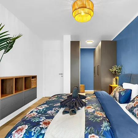 Guthaus Retreat With Balcony *