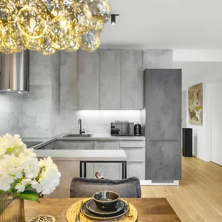 Guthaus Retreat With Balcony *