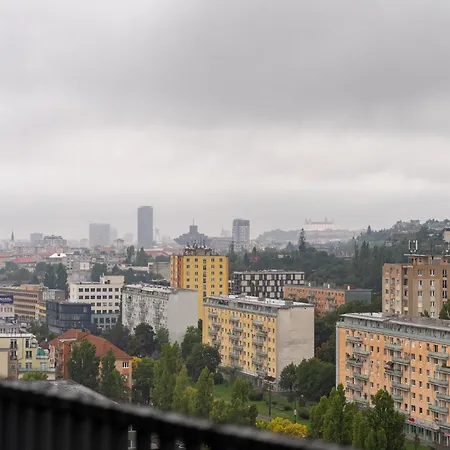 Guthaus Retreat With Balcony