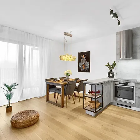 Guthaus Retreat With Balcony