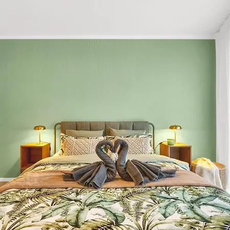 Guthaus Retreat With Balcony * Pressburg