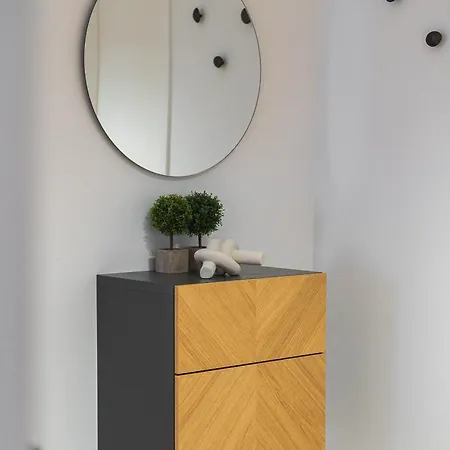 아파트 Guthaus Retreat With Balcony