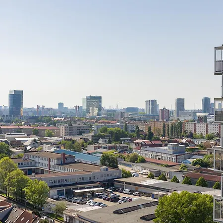 아파트 Guthaus Retreat With Balcony