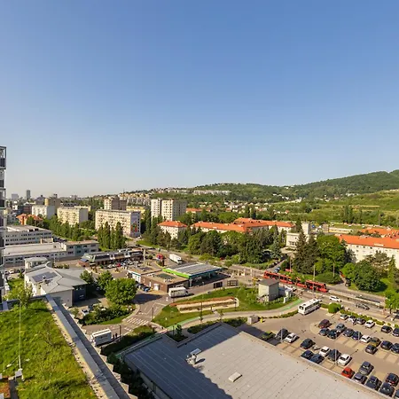 Guthaus Retreat With Balcony Lejlighed Bratislava