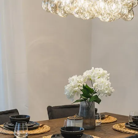 Guthaus Retreat With Balcony Pressburg