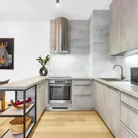 Guthaus Retreat With Balcony Bratislava