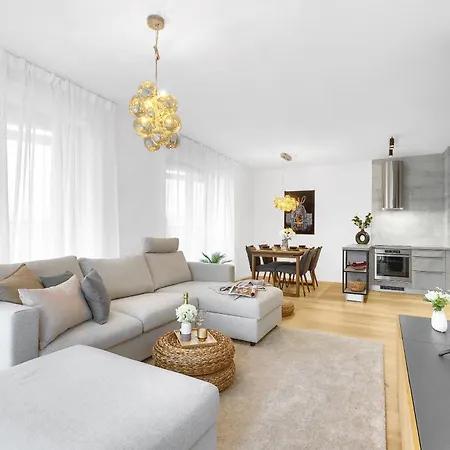 Apartment Guthaus Retreat With Balcony