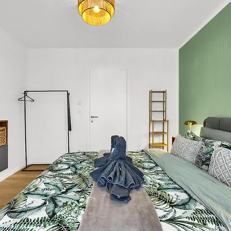 Guthaus Retreat With Balcony Pressburg