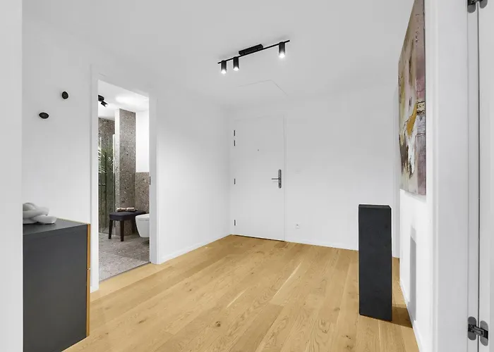 Guthaus Retreat With Balcony