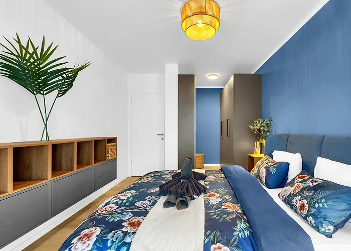 Guthaus Retreat With Balcony *