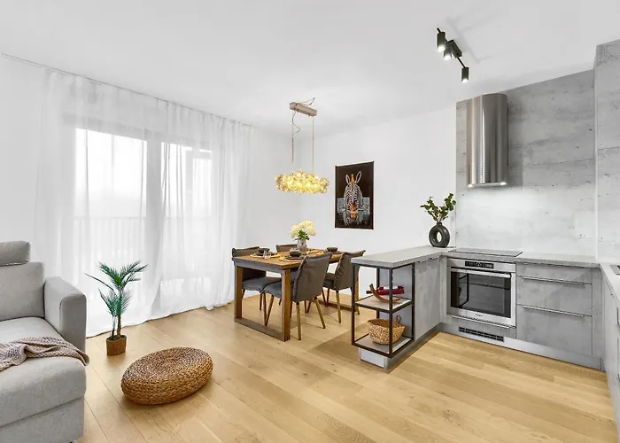 Guthaus Retreat With Balcony