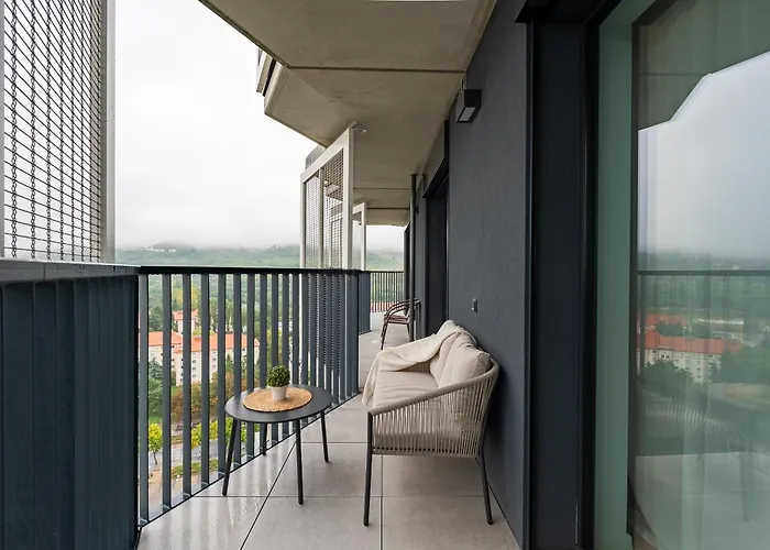 Guthaus Retreat With Balcony *