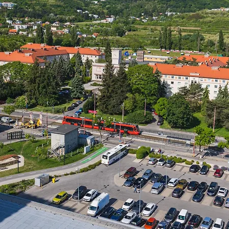Guthaus Retreat With Balcony Apartment Bratislava