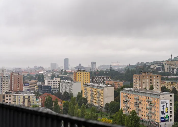 Guthaus Retreat With Balcony