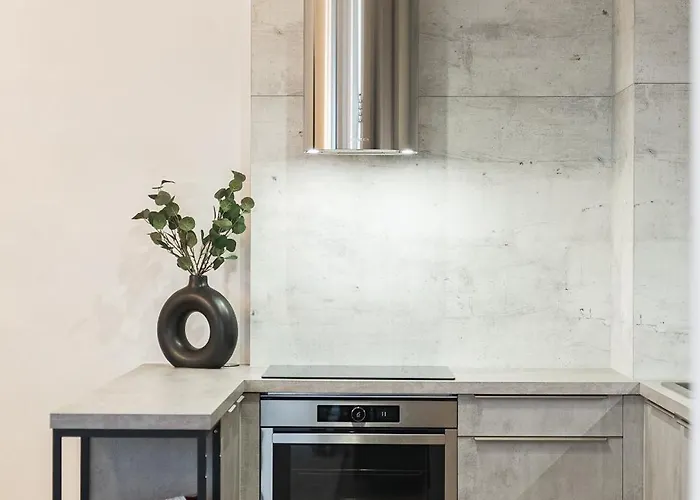 Guthaus Retreat With Balcony Apartment